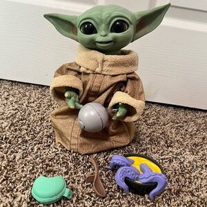 Grogu “Baby Yoda” Mandlorian Star Wars Toy animatronic
